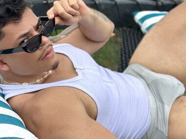 Webcam Snapshop for CamiloBlack